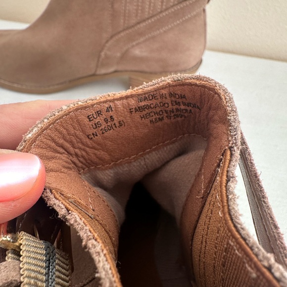 H&M Taupe Suede Stretch Ankle Gold Strap Ankle Booties Women’s EU41 US9.5 India - Picture 10 of 12
